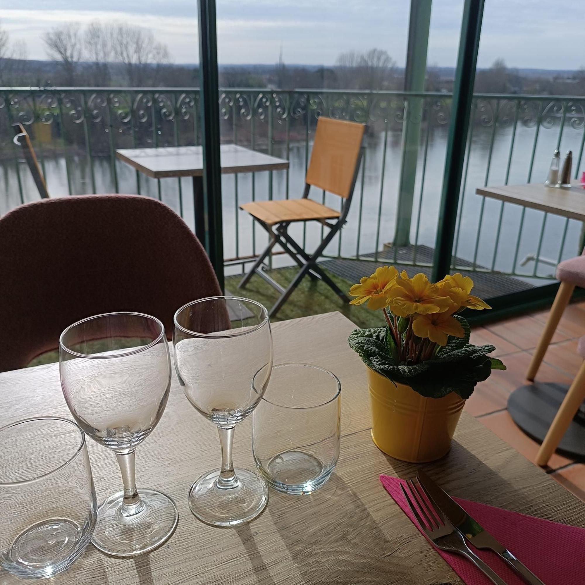 Hotel Restaurant Cote Garonne Le Balcon Des Dames - Tonneins Fauillet Marmande - Vue Panoramique Bord De Garonne Chambres Climatisees Ngoại thất bức ảnh